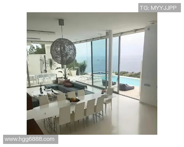 揭秘国外足球明星奢华豪宅背后的生活与设计风格